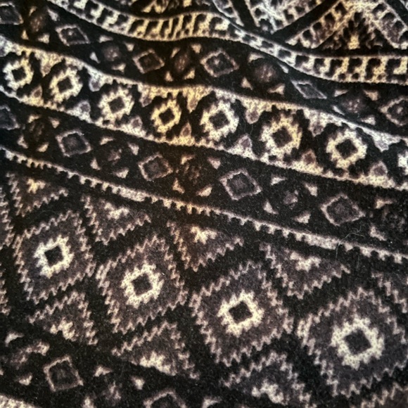 FADED GLORY PURPLE BLACK & WHITE PRINTED LEGGINGS | 2XL (18W-20W) - Picture 2 of 4